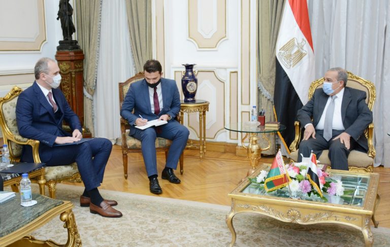 وزير الدولة للإنتاج الحربي يبحث مع سفير بيلاروسيا موضوعات التعاون المشترك