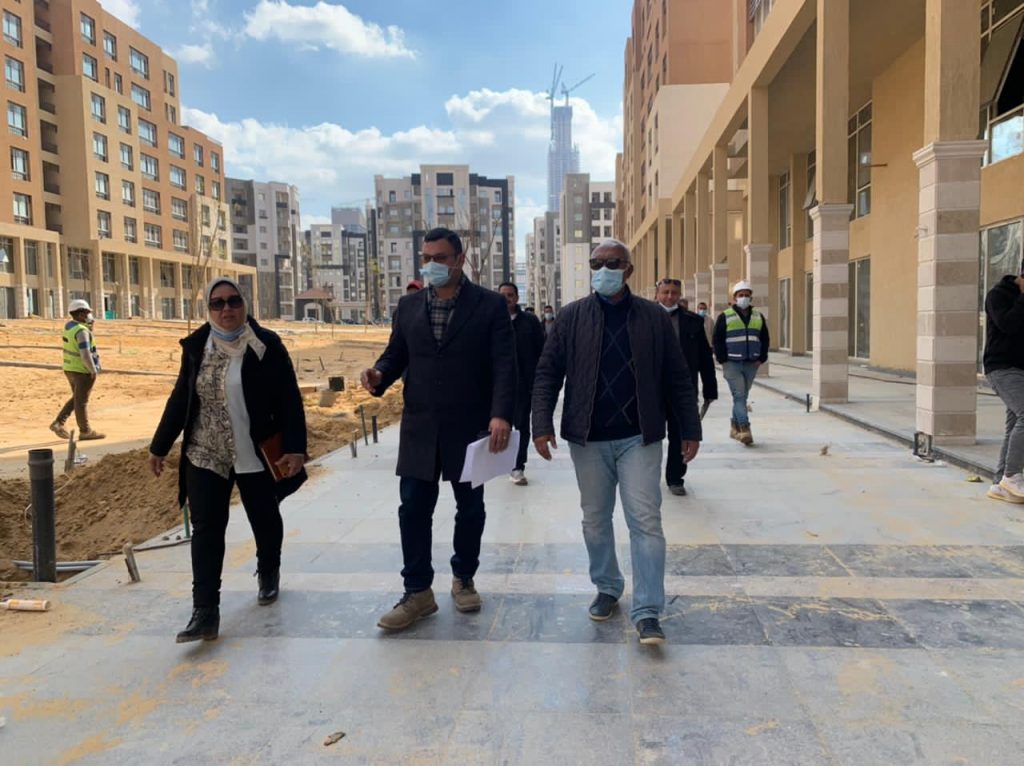 مسئولو”الإسكان” يقومون بجولة تفقدية بمشروعات العاصمة الإدارية الجديدة