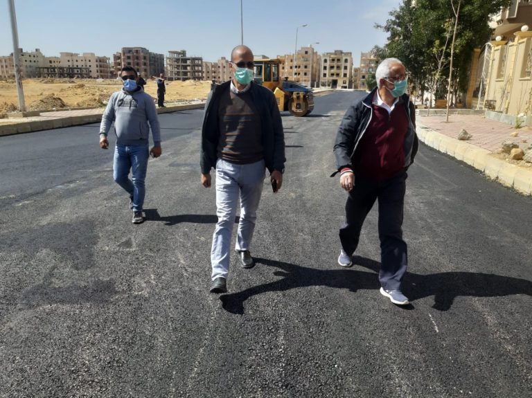 مسئولو “الإسكان” يتابعون سير العمل  بمحور الشهيد “خالد مغربى”  ومشروعات التطوير بمدينة الشروق