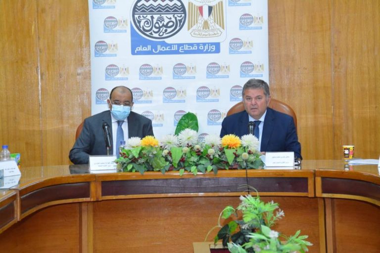 *وزيرا قطاع الأعمال والتنمية المحلية يناقشان مع 4 محافظين الأماكن المقترحة لمحطات شحن السيارات الكهربائية*