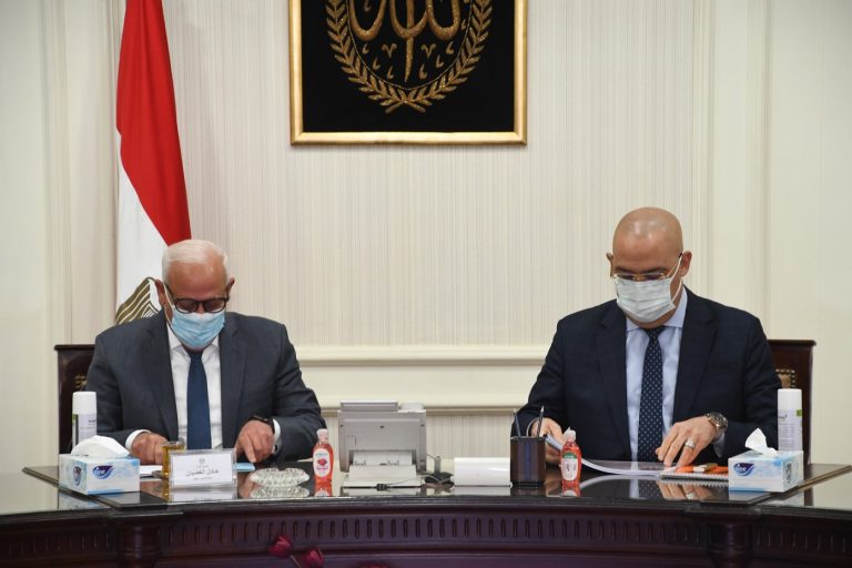 وزير الإسكان ومحافظ بورسعيد يتابعان المشروعات الجارى تنفيذها بالمحافظة