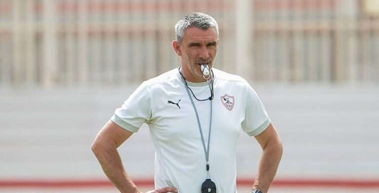 كارتيرون يشرح للاعبي الزمالك نقاط ضعف مولودية الجزائر