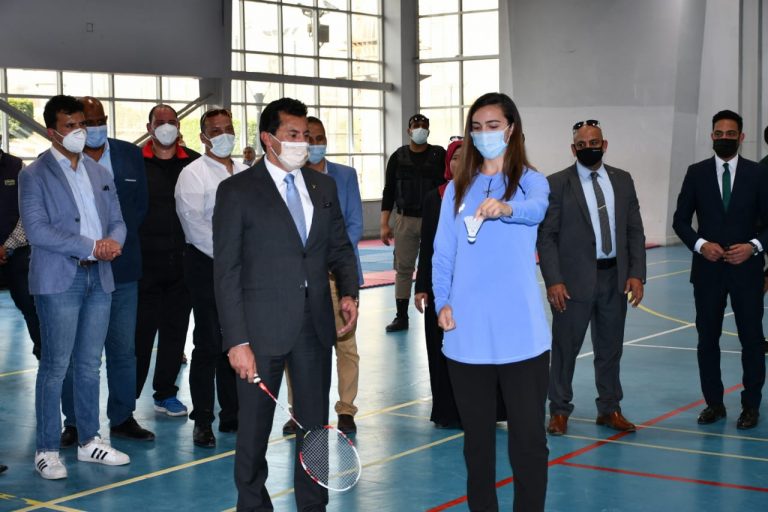 وزير الرياضة يفتتح أكاديمية الريشة الطائرة بمركز شباب الجزيرة