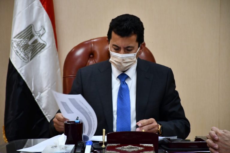 وزير الشباب يلتقي رئيس البريد المصري لبحث اوجه التعاون وتقديم خدمات متميزة بمراكز الشباب
