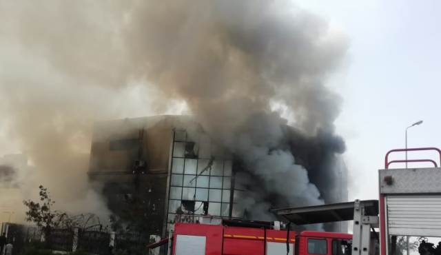 عاجل : ارتفاع عدد ضحايا حريق مصنع العبور لـ12 حالة وفاة و19 مصابا