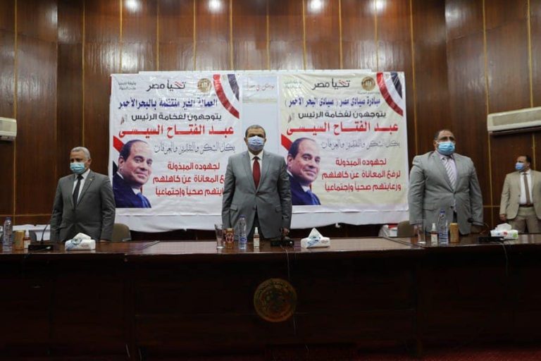 سعفان يسلم 3306 بوليصة تأمين تكافلي للعمالة غير المنتظمة والصيادين بالبحر الأحمر