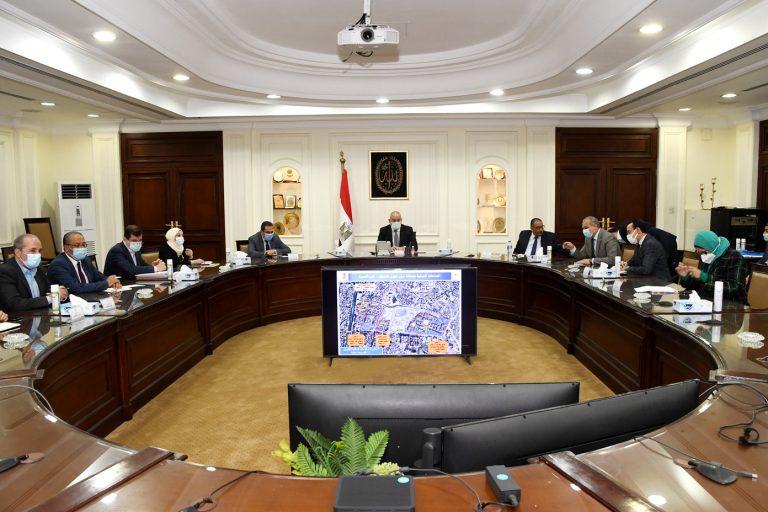 وزير الإسكان يستعرض مخطط المرحلة الثانية من مشروع تطوير منطقة الفسطاط بمحافظة القاهرة