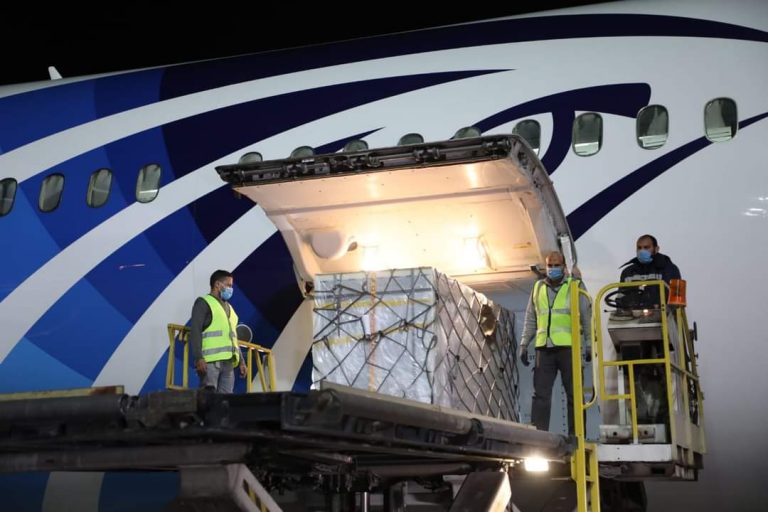 وزيرة الصحة: استقبال ٣٠٠ ألف جرعة من لقاح فيروس كورونا هدية من الصين لمصر بمطار القاهرة الدولي