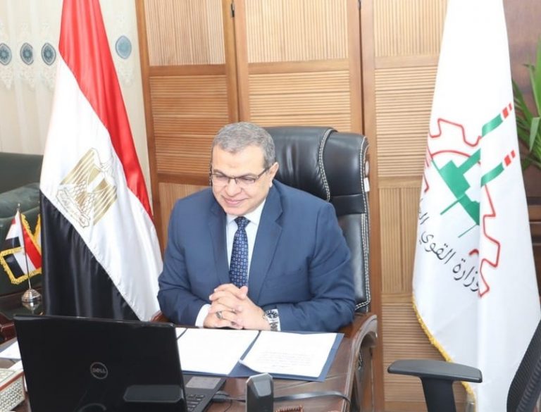 القوي العاملة : تعيين 600 شاب .. منهم 7 من ذوى القدرات .. بسوهاج