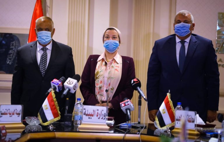 توقعون بروتوكول تعاون في مجال الإدارة المتكاملة لإدارة المخلفات “إعادة تدوير مخلفات النخيل لإنتاج خشب MDF” بمحافظة الوادى الجديد