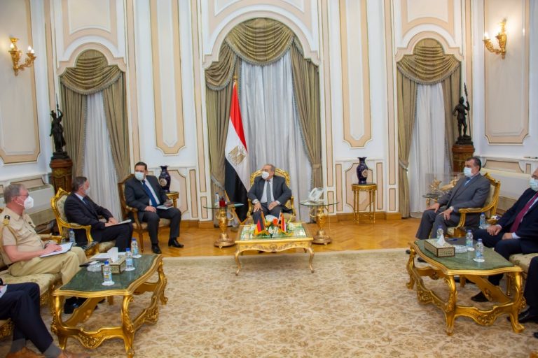 “وزير الدولة للإنتاج الحربي” و”السفير الألماني” يبحثان أوجه تعزيز التعاون المشترك