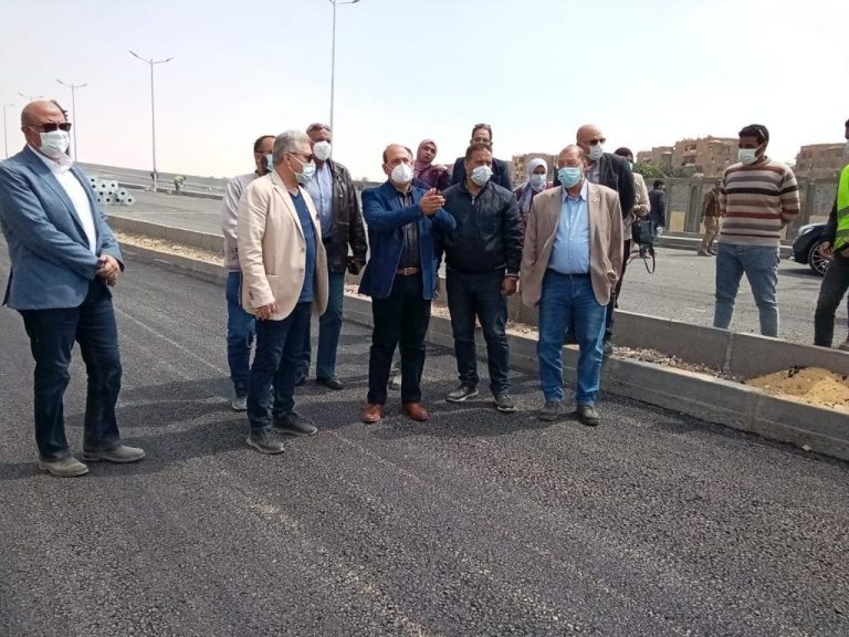 إنشاء أسوار على واجهات المقابر والمنشآت الحكومية على جانبى مسار المحور تماثل التراث المعمارى والحضارى للمنطقة وترميم وتجديد قبة قنصوة الأثرية