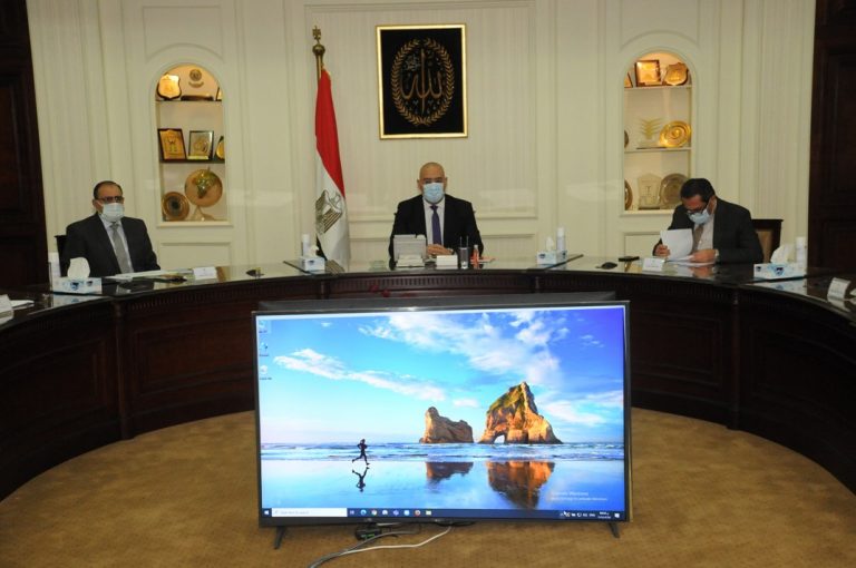 وزير الإسكان ومستشار رئيس الجمهورية للتخطيط العمراني يتابعان خطط التنمية بساحل البحر الأحمر وجنوب سيناء