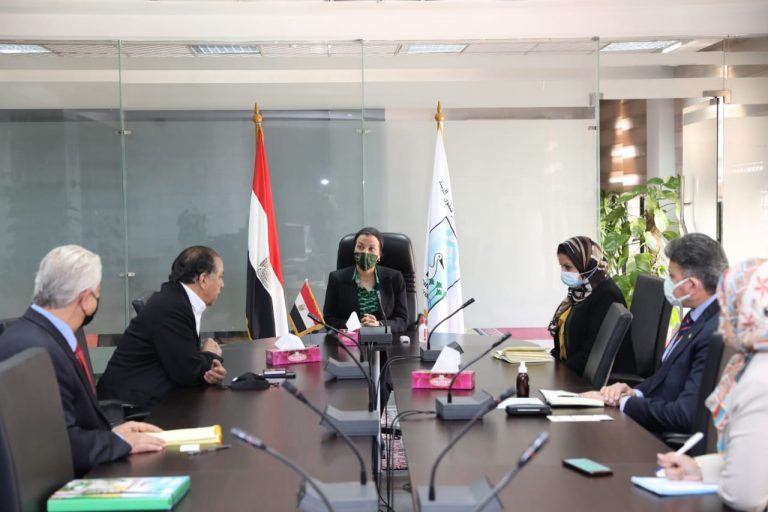 وزيرة البيئة تلتقى بالأمين العام للاتحاد العربى للأسمدة لبحث سبل التعاون فى مجال حماية البيئة