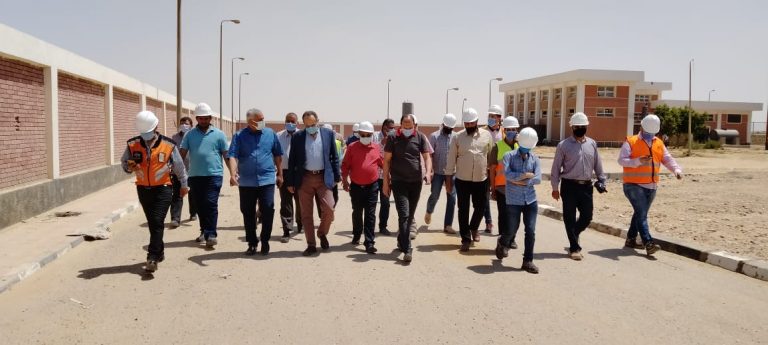رئيس جهاز بني سويف الجديدة والنائب الأول لرئيس شركة المقاولون العرب يتفقدان مشروعات المرافق الجاري تنفيذها بالمدينة