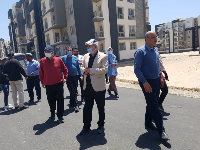 مسئولو “الإسكان” يتفقدون الوحدات السكنية والفيلات والمشروعات الخدمية  بمدينة المنصورة الجديدة