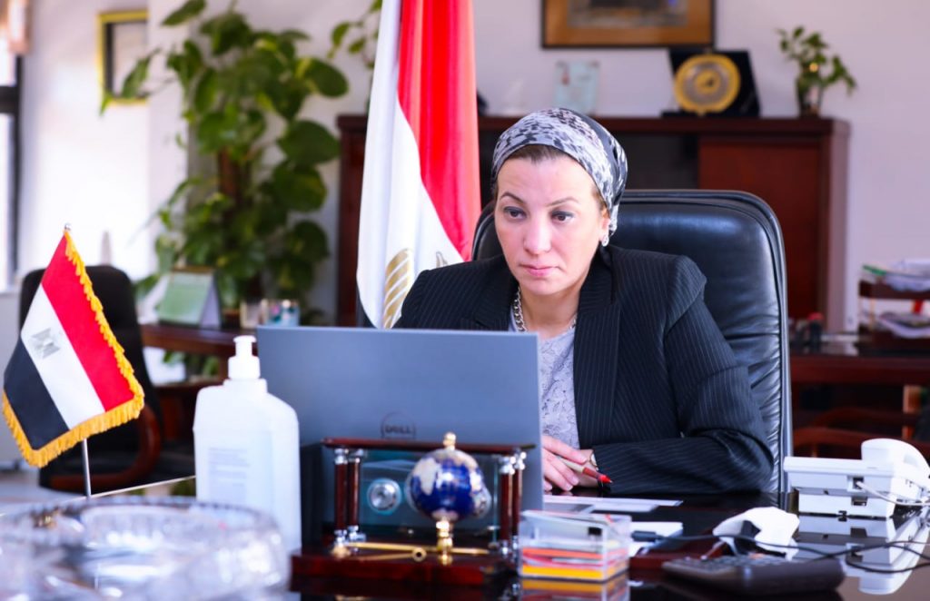 وزيرة البيئة.. تناقش مع إحدى شركات القطاع الخاص فرص الإستثمار فى تحويل المخلفات الى طاقة