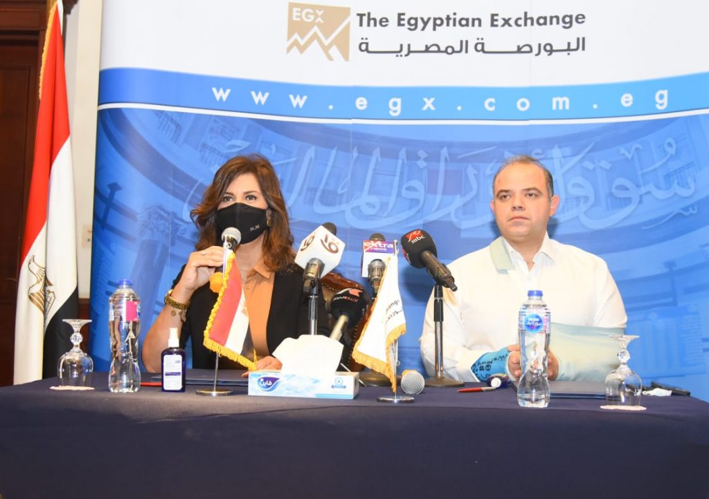 وزيرة الهجرة ورئيس البورصة ونواب وتنسيقية شباب الأحزاب يفتتحون جلسة التداول لتحفيز المصريين بالخارج على الاستثمار بسوق المال
