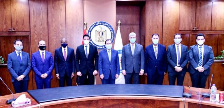 مباحثات مع وفد بيكر هيوز العالمية في تصميم وتنفيذ المشروعات البترولية