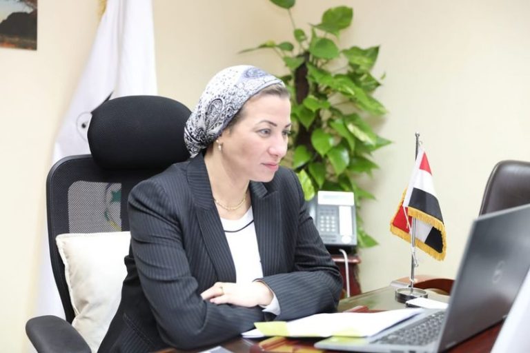 وزيرة البيئة تشيد بمشاريع الشباب  وتؤكد على اختيار افضلها للتنفيذ… وطالبت الشباب بتطبيق أهداف البرنامج بحياتهم العملية ليكونوا سفراء للعمل البيئى فى مصر 