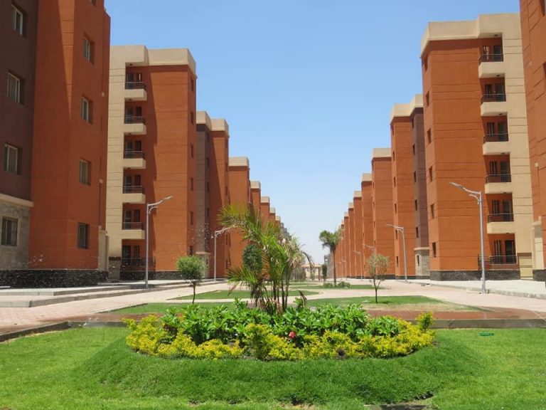 مسئولو الإسكان.. يتفقدون 4171 وحدة سكنية بعمارات السلام التى ينفذها جهاز مدينة العبور كسكن بديل لسكان المناطق العشوائية