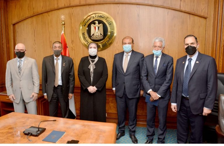 وزيرة التجارة والصناعة تبحث مع وفد اتحاد غرفة تجارة وصناعة البحرين سبل تعزيز التعاون التجاري والاقتصادي المشترك بين البلدين