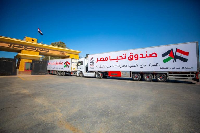 20 حاوية محملة بأكثر من 500 طن مواد غذائية وأمتعة لرعاية الأشقاء الفلسطينيين