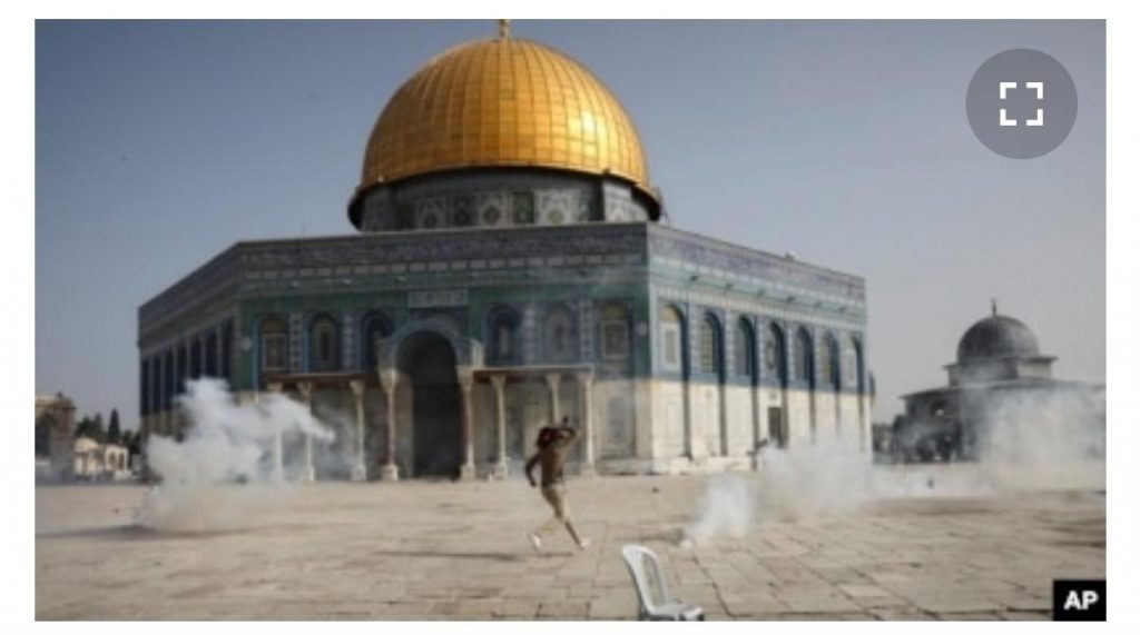 مسؤولون فلسطينيون وإسرائيليون يدينون تصعيد عنف الأقصى.