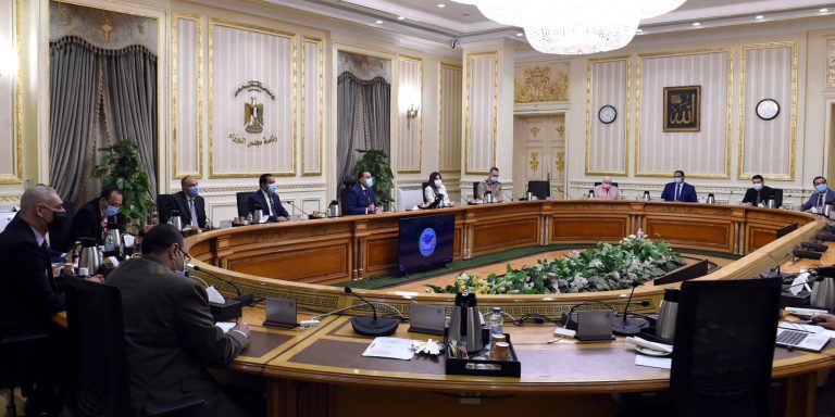 رئيس الوزراء يستعرض الموقف التنفيذي لأعمال البنية التكنولوجية في الحي الحكومي بالعاصمة الإدارية الجديدة.. وتدريب الموظفين المقرر انتقالهم