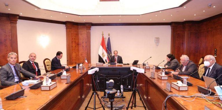 الدكتور/ عمرو طلعت وزير الاتصالات وتكنولوجيا المعلومات يبحث مع شركات فرنسية بناء شراكات لتطوير حلول الذكاء الاصطناعى لإدارة المدن الذكية