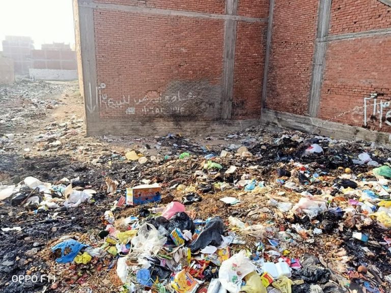 الشوارع التاريخيه مستنقع لتفشي القمامه ببلبيس