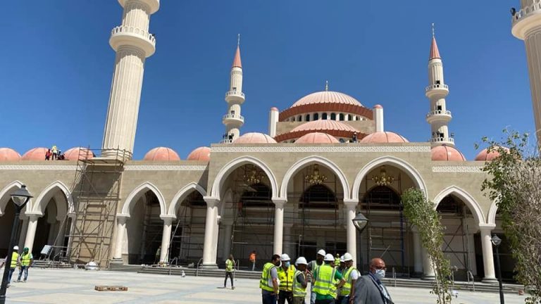 الجولة شملت أعمال التشطيبات والواجهات الخارجية للأبراج الشاطئية والمنطقة التراثية بالمدينة