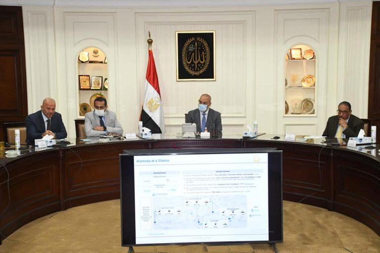 وزير الإسكان يلتقى إحدى أكبر مجموعات الرعاية الصحية الخاصة فى مصر لبحث عرضها إنشاء مستشفى خاص بالعاصمة الإدارية الجديدة بالمشاركة مع الوزارة
