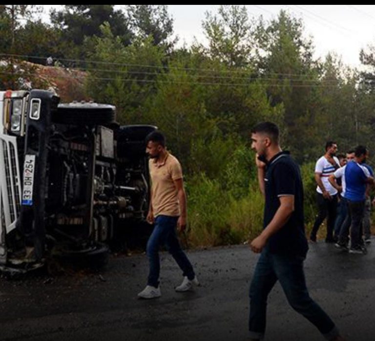 “انقلاب شاحنه محمله بعمال المزارع الموسميه”
