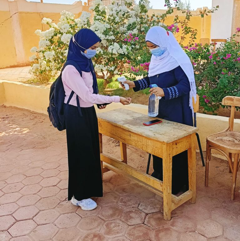 تعليم الوادى الجديد : إستئناف إمتحانات الثانوية العامة وطلاب الشعبة العلمية يؤدون إمتحان الفيزياء