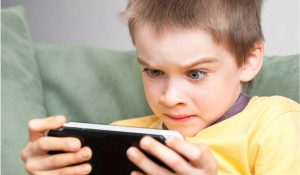 سلبيات الهاتف المحمول والأجهزة الإلكترونية:*