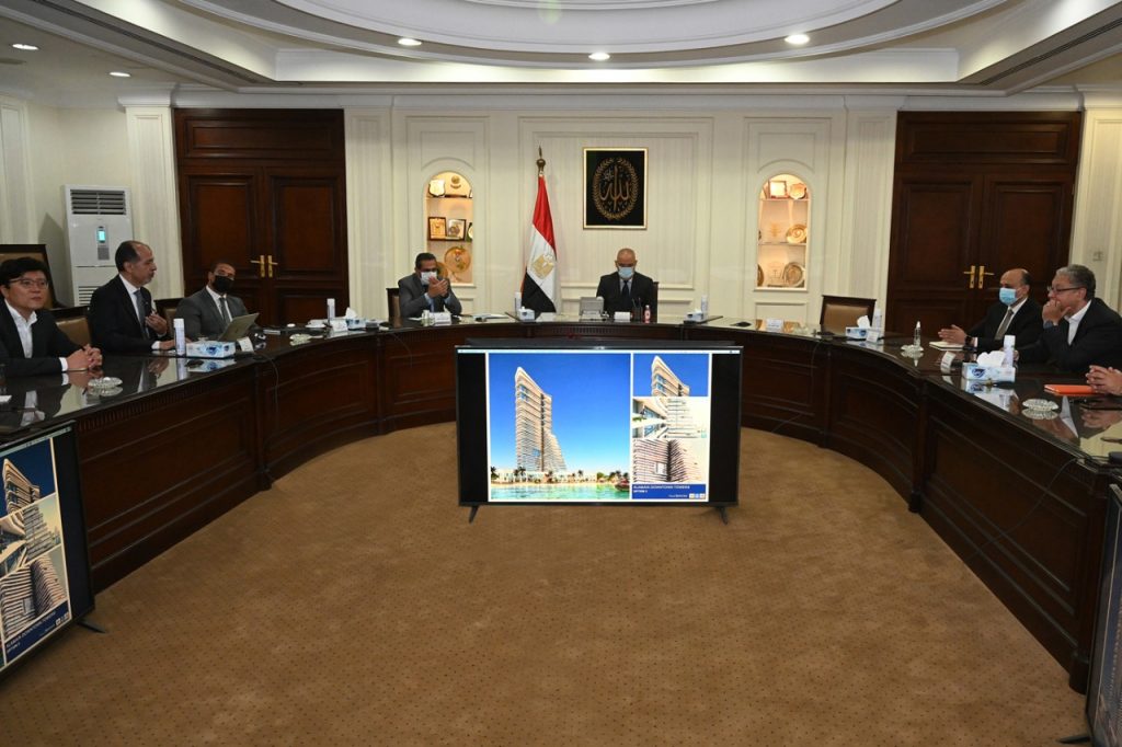  وزير الإسكان يتابع الموقف التنفيذي لمشروع أبراج “الداون تاون” بمدينة العلمين الجديدة التى تنفذها شركة “cscec” الصينية