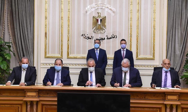 رئيس الوزراء يشهد التوقيع علي بروتوكول تعاون مشترك لتنفيذ المبادرة القومية لتطوير الري والتحول إلى الري الحديث