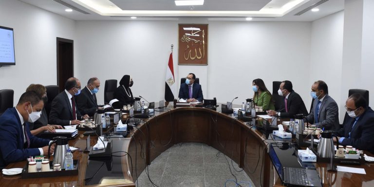 رئيس الوزراء يناقش إجراءات التوسع في إقامة المزيد من المعارض التجارية المصرية في القارة الافريقية