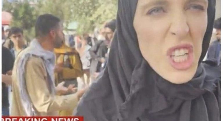 طالبان تهاجم فريق CNN على الهواء مباشرة..