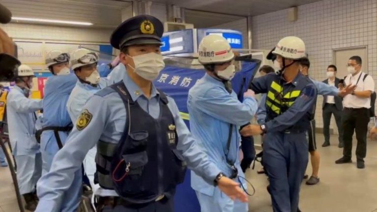 هجوم طوكيو: رجل يطعن 10 أشخاص بسكين في قطار
