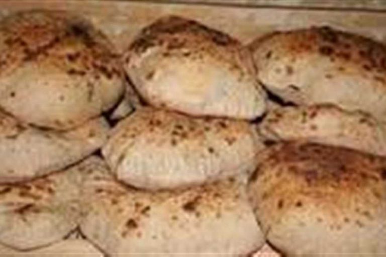 اتحاد الغرف التجارية بعلن تحريك سعر رغيف الخبز المدعم ل 20 قرشا.