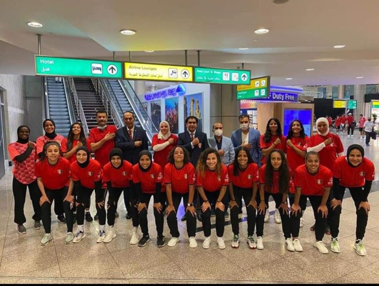 منتخب مصر للميني فوتبول للشباب والسيدات يصل الي أوكرانيا