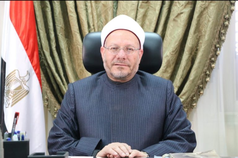 الرئيس السيسي يصدر قرارًا بمدة خدمة مفتى الجمهورية لمدة عام