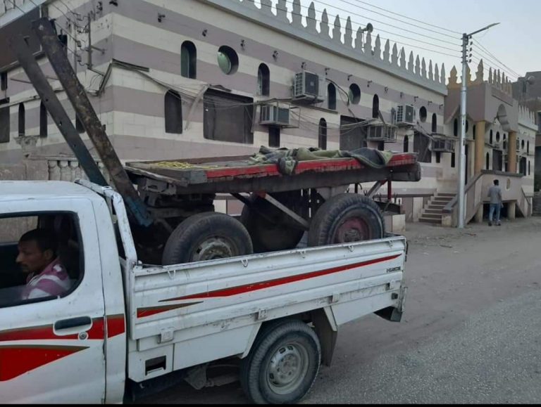 أصحاب عربات الكارو بحي شرق في سوهاج يستغيثون ” لا تقتلونا لتنظفوا الشوارع “