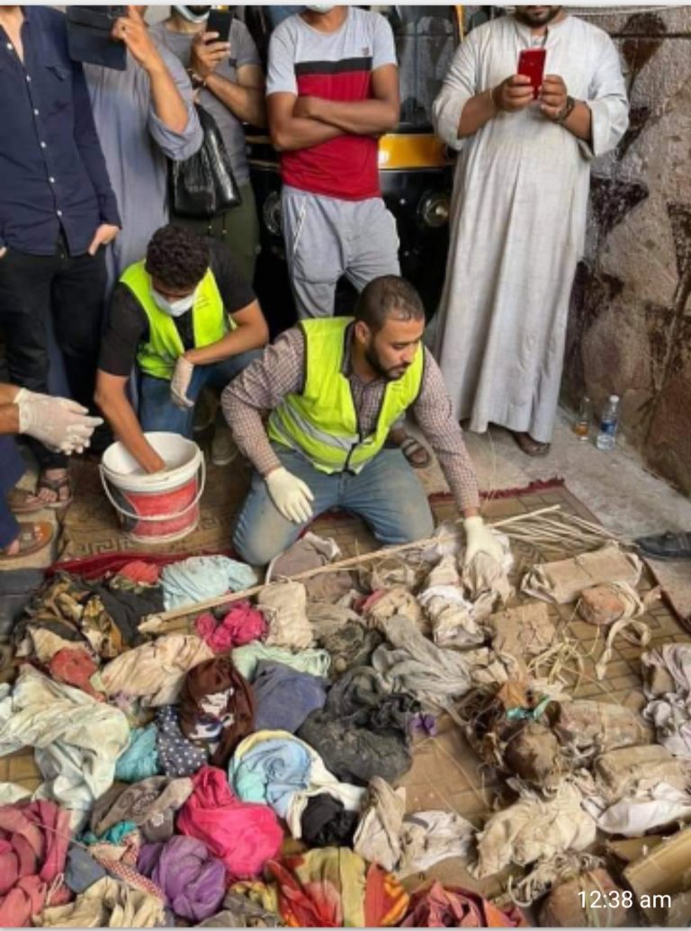 ” العثور على  المئات من أعمال الدجل والشعوذة المدفونة في مقابر مدينة أخميم “