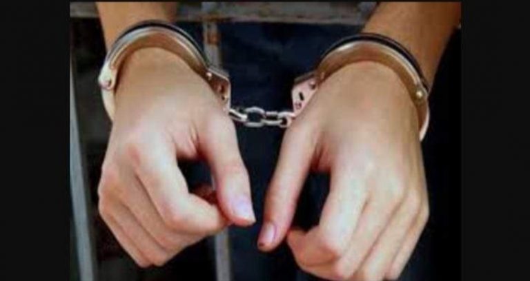 تاجر أسلحة ومخدرات يتخذ قسم الشرطة مكان لمزاولة النشاط الإجرامى بأسوان