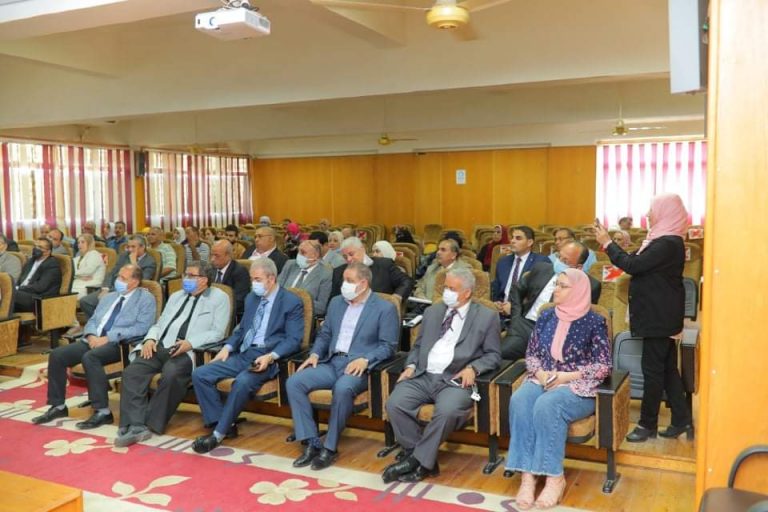 رئيس جامعة الزقازيق يشهد حفل ختام مهرجان البيئة الثامن عشر ويكرم المشاركين