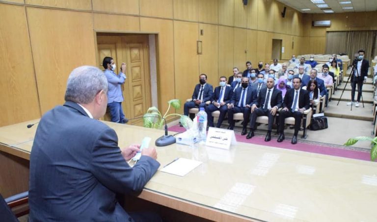  وزير التموين … فخامة السيد الرئيس عبد الفتاح السيسي يولى اهتمام كبير بمعارض اهلاً مدارس والتخفيضات الموجودة بها لصالح الأسرة المصرية.