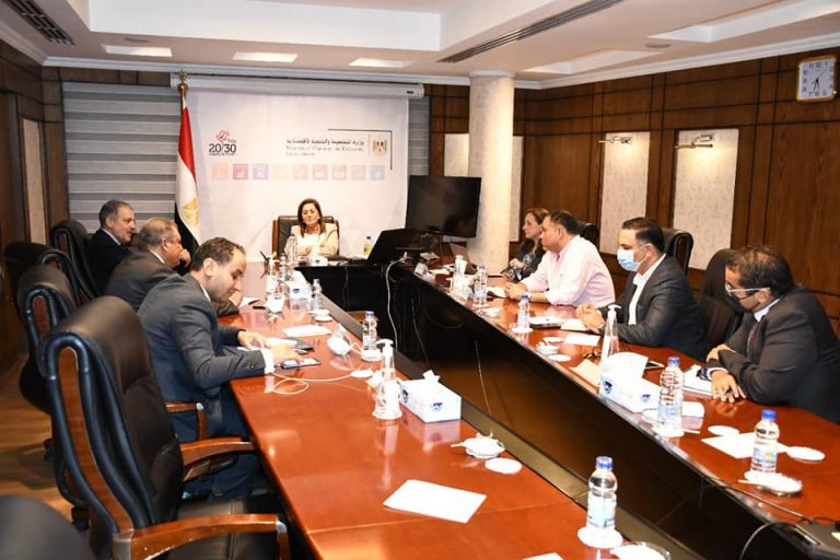 وزيرة التخطيط تبحث تنفيذ تكليفات السيد رئيس الجمهورية الخاصة بتقرير التنمية البشرية في مصر 2021